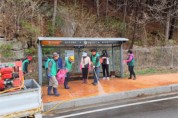 서면, 쾌적한 지역 환경 조성을 위한 새봄맞이 버스 정류장 청소 봉사